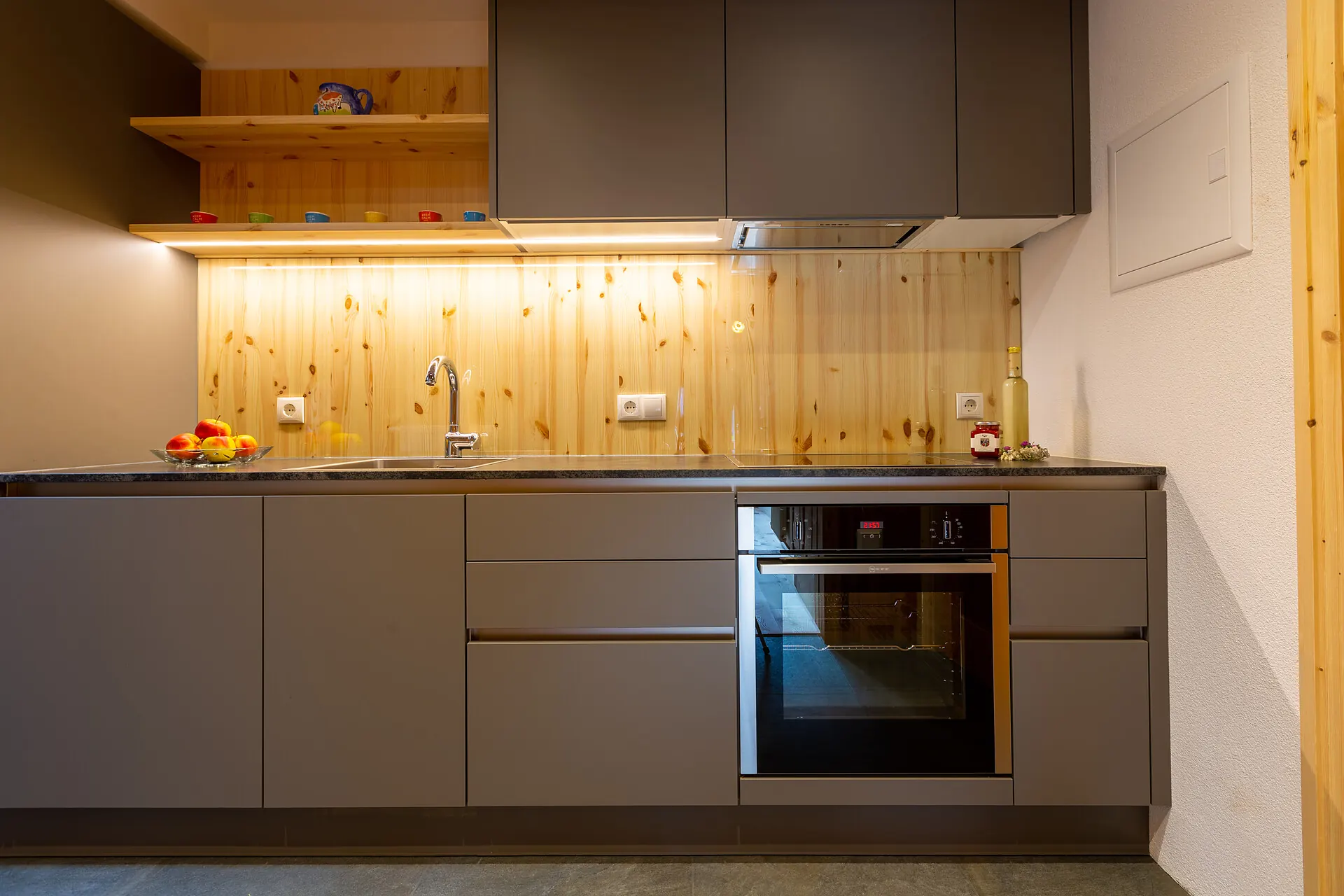 Moderne Küche der Ferienwohnung im Hirnbergerhof